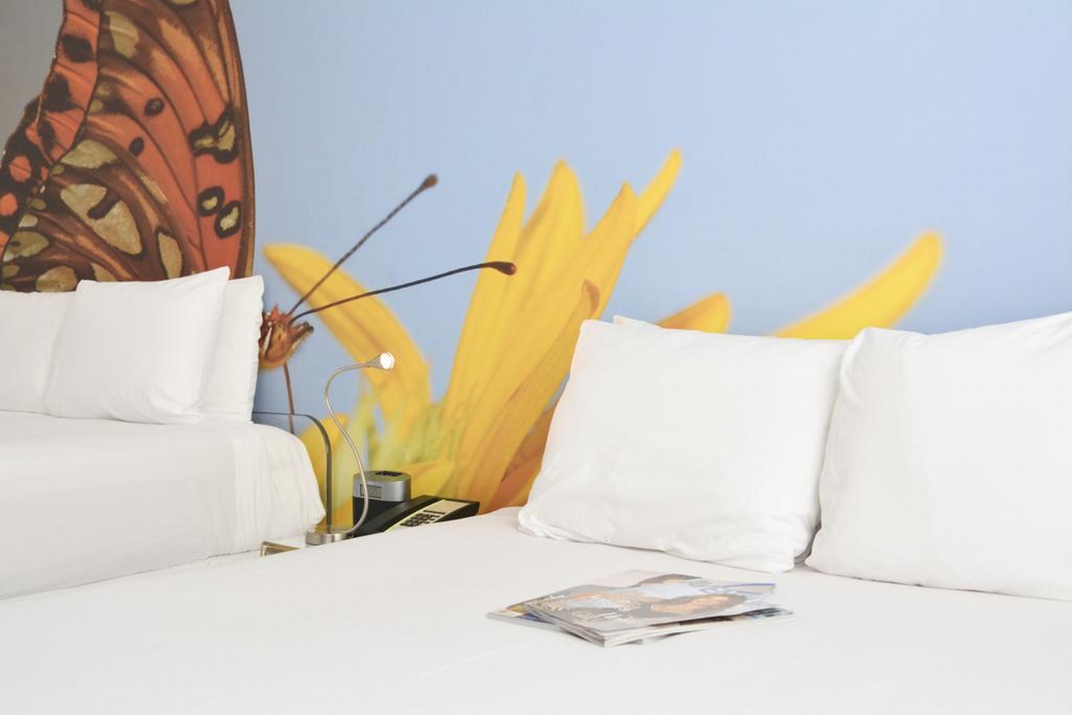 Penguin Hotel Miami Beach Bagian luar foto