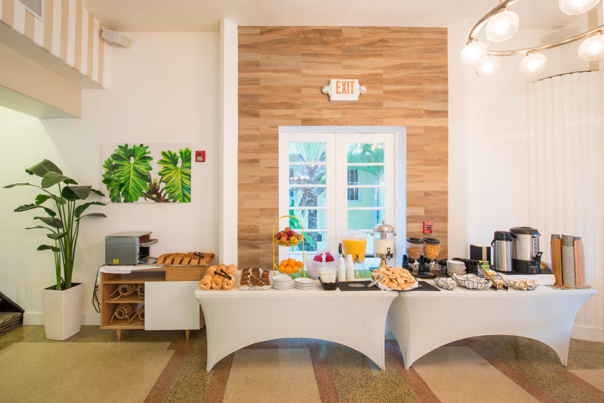Penguin Hotel Miami Beach Bagian luar foto
