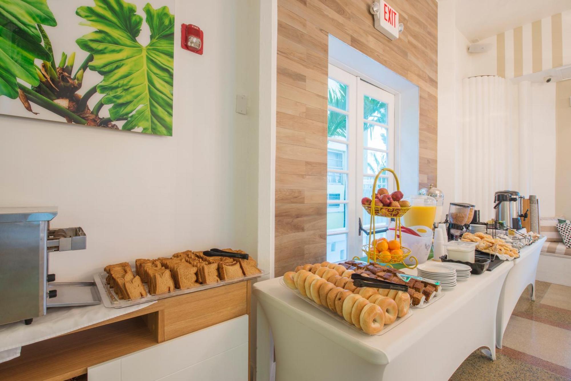 Penguin Hotel Miami Beach Bagian luar foto